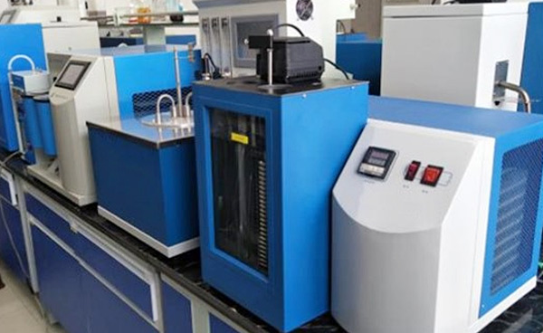 زيارة العميل الكندي إلى قسم تصنيع الأدوات لدينا 